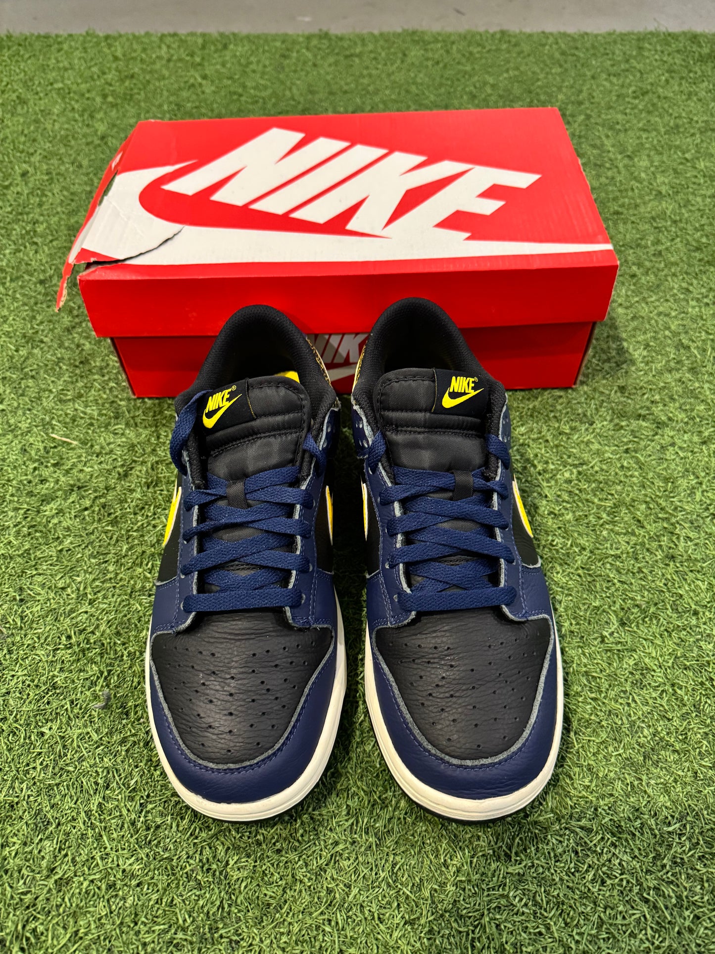 Dunk Low Vintage Michigan (9)