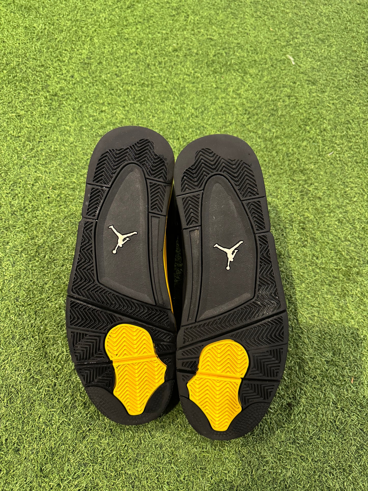 Jordan 4 Thunder (13)