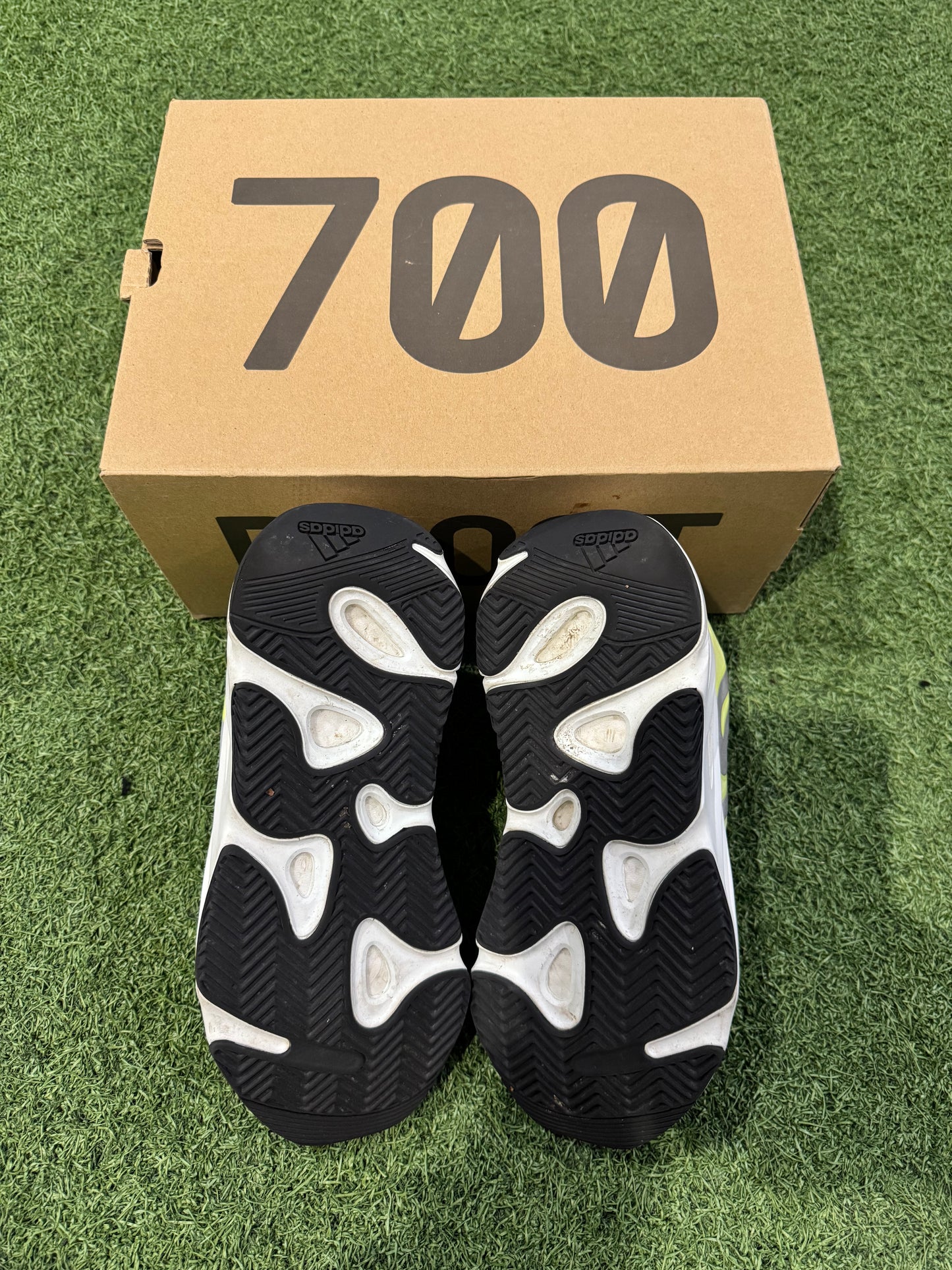 Yeezy 700 Phosphor (6)