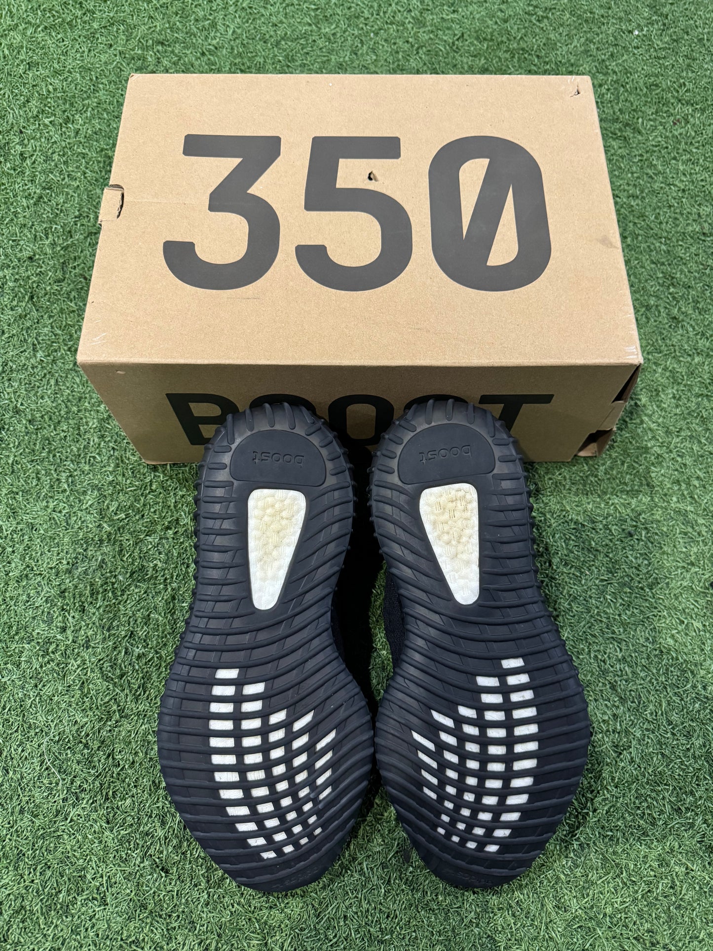 Yeezy 350 Onyx (7)