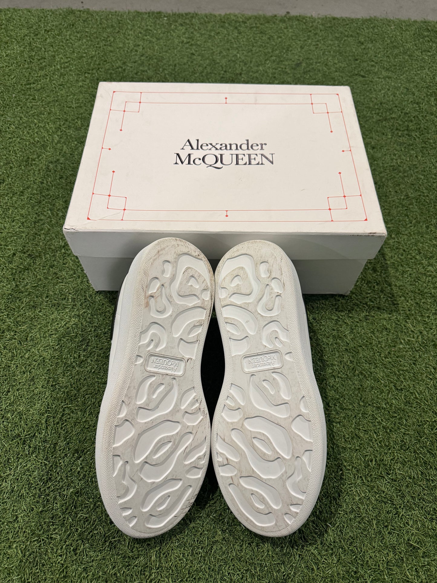 Alexander McQueen Oversized Sneaker White (37)