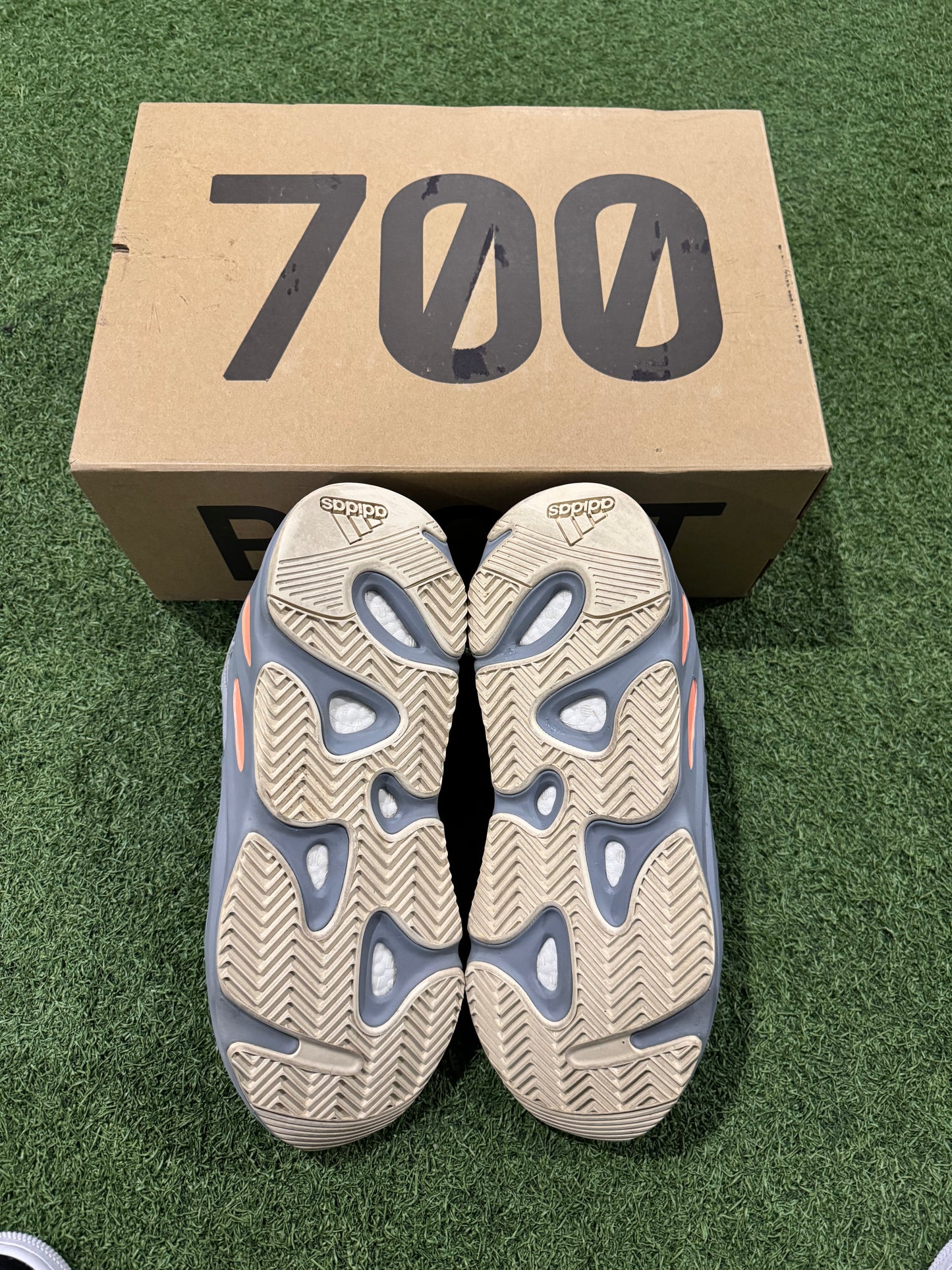 Yeezy 700 Inertia (12.5)