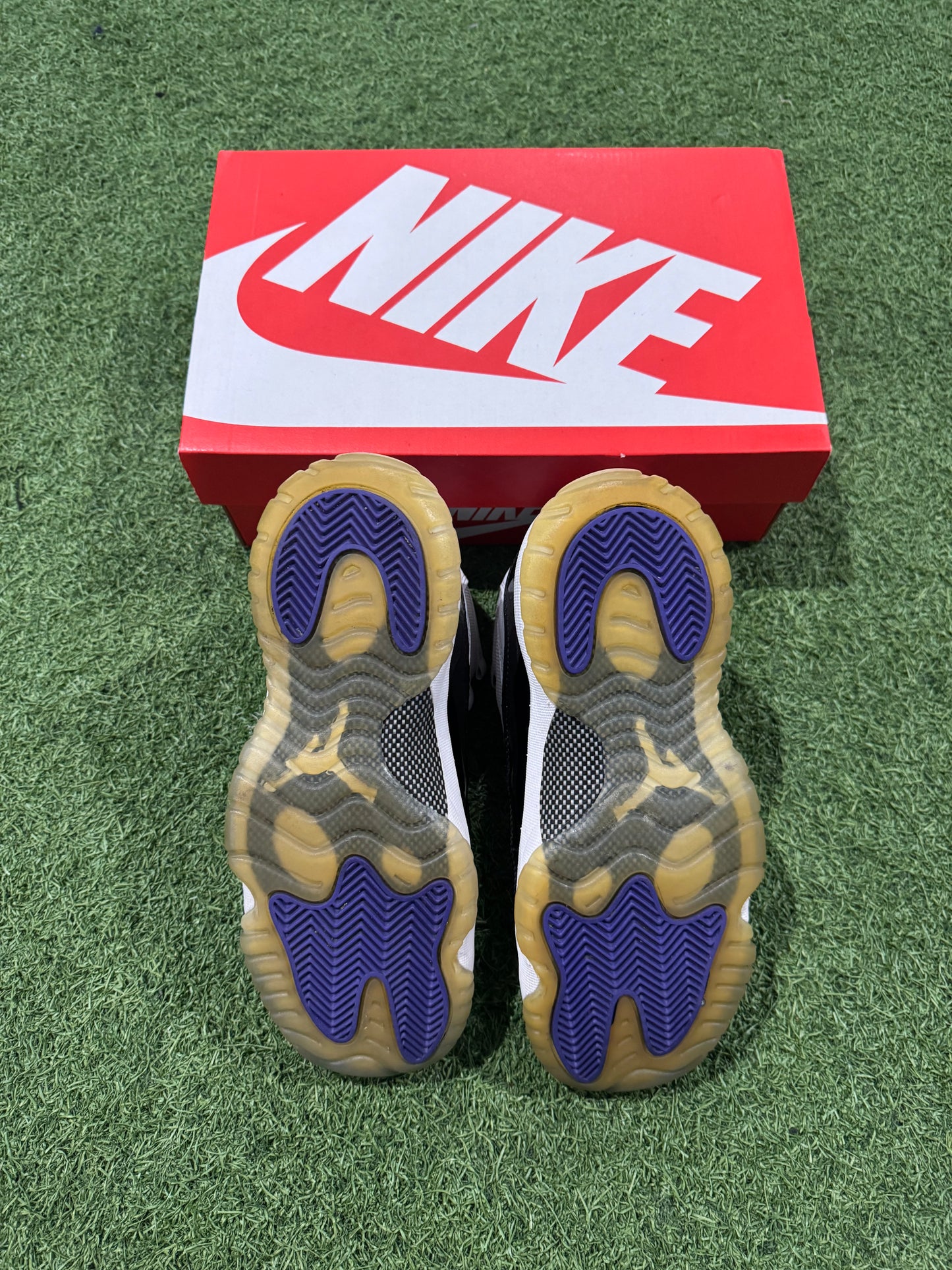 Jordan 11 Concord (6.5Y)