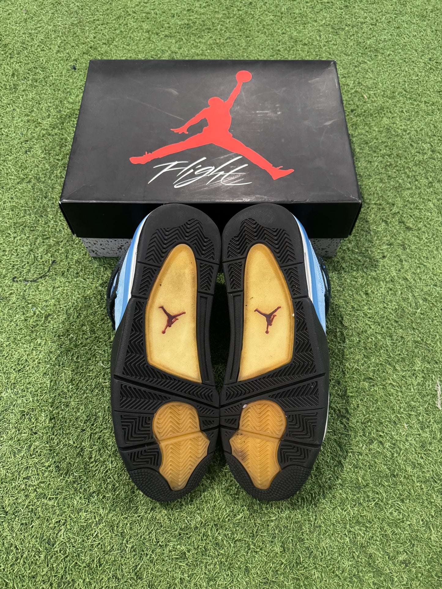 Jordan 4 Travis Scott (10)
