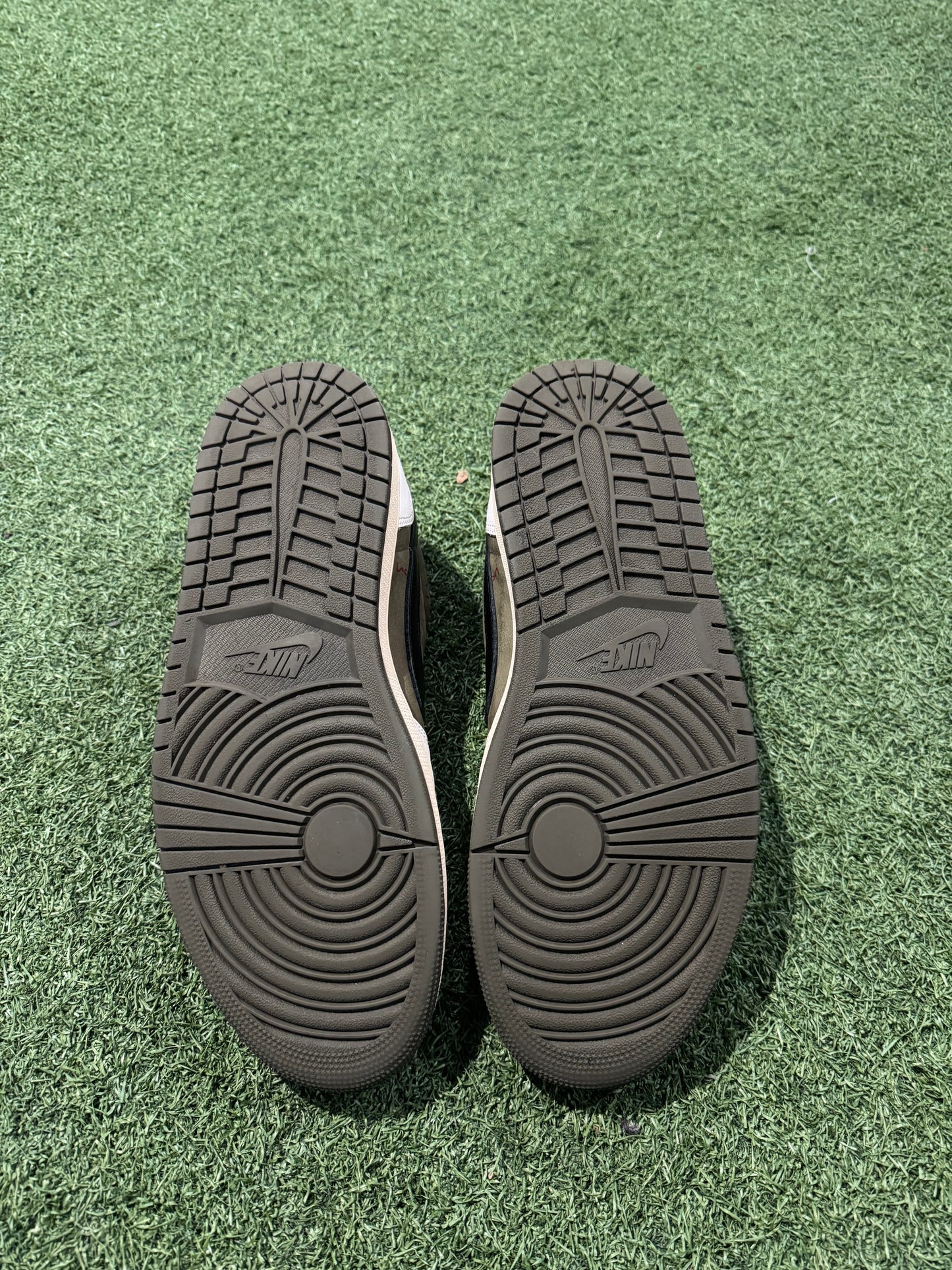 Jordan 1 Low Travis Scott Medium Olive (11)