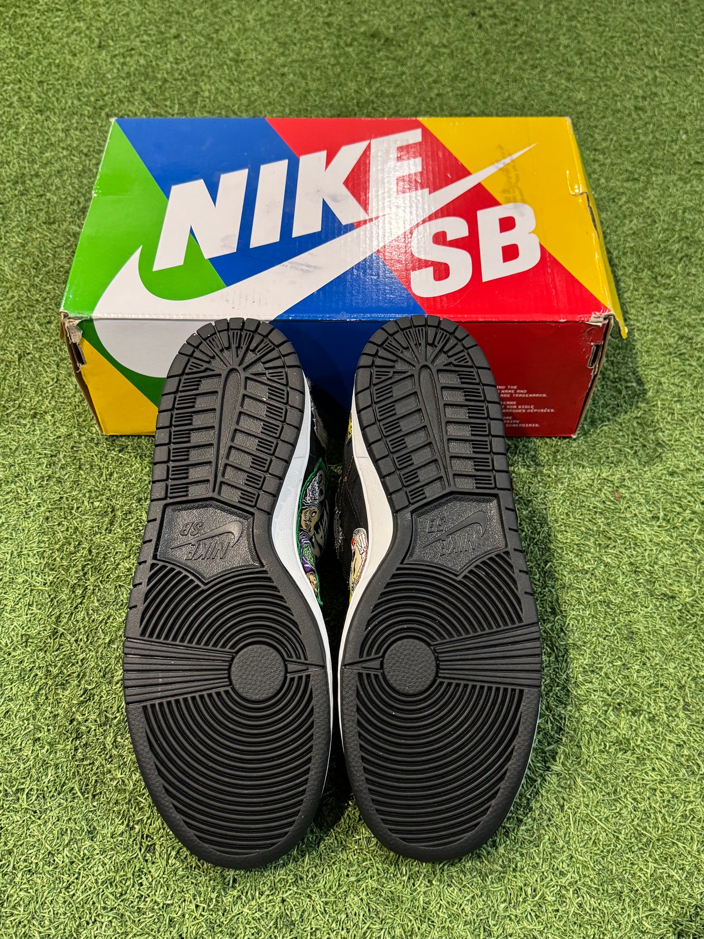Dunk Low SB Neckface (8.5)