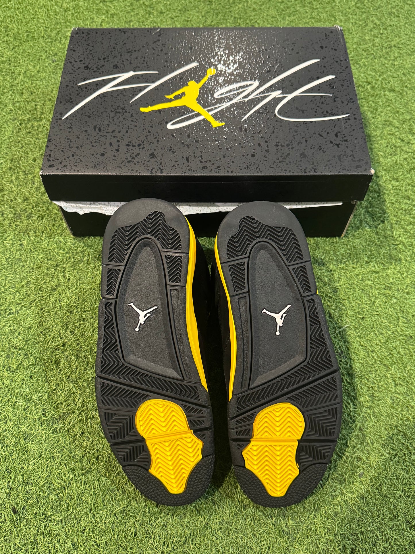 Jordan 4 Thunder (8)