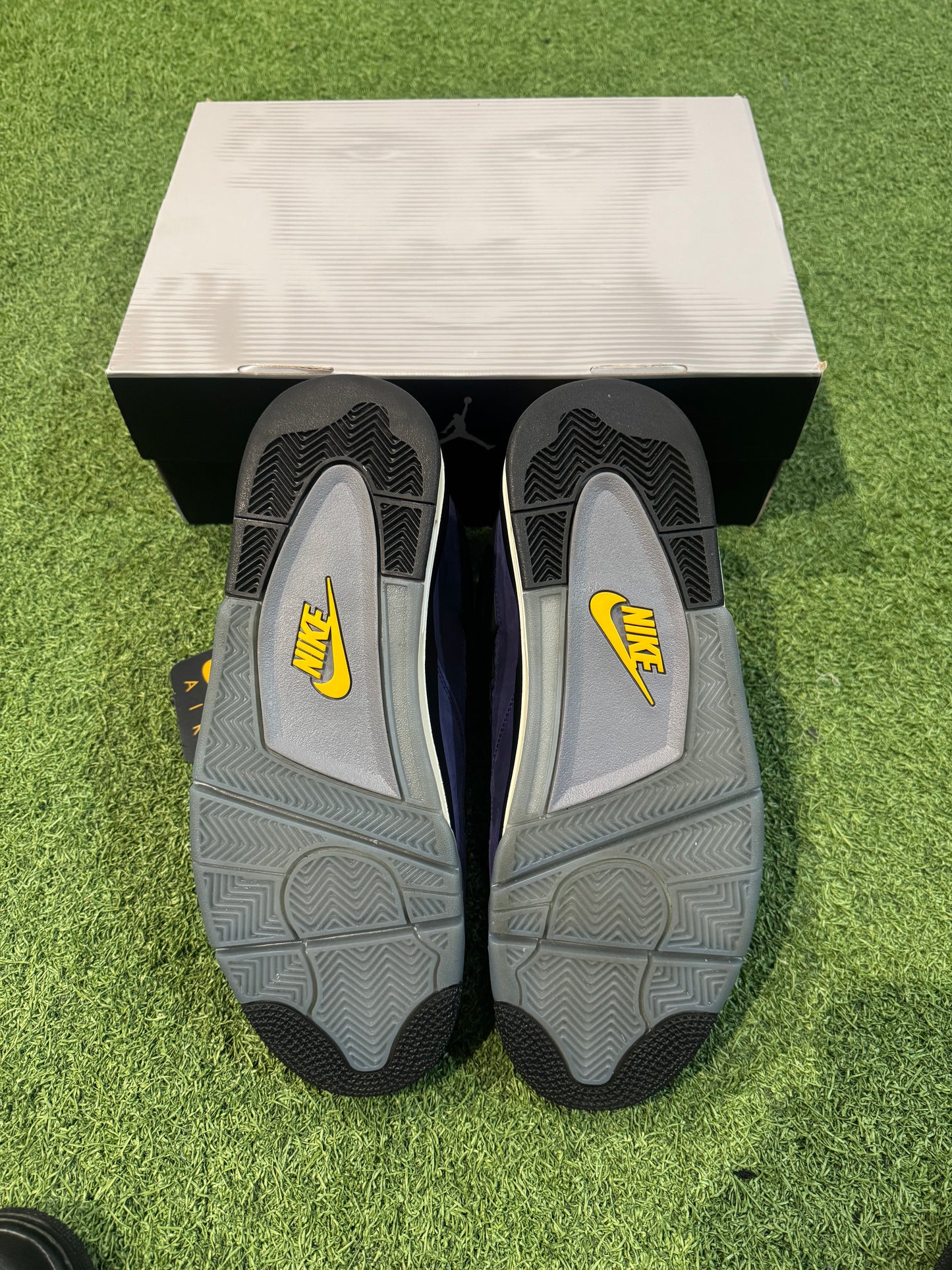 Jordan 4 Lakers (13)