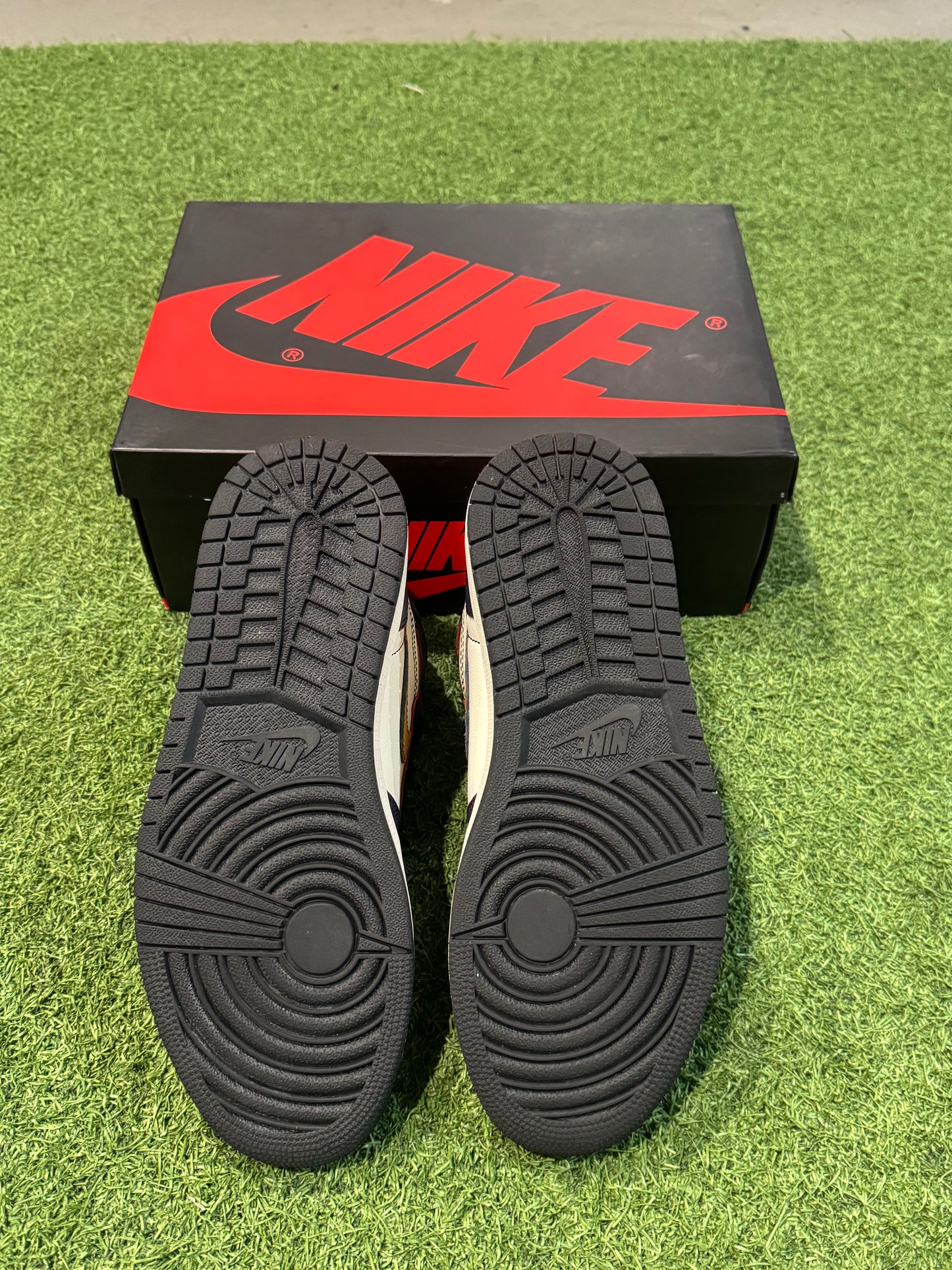 Jordan 1 Low Trophy Room Away (8)
