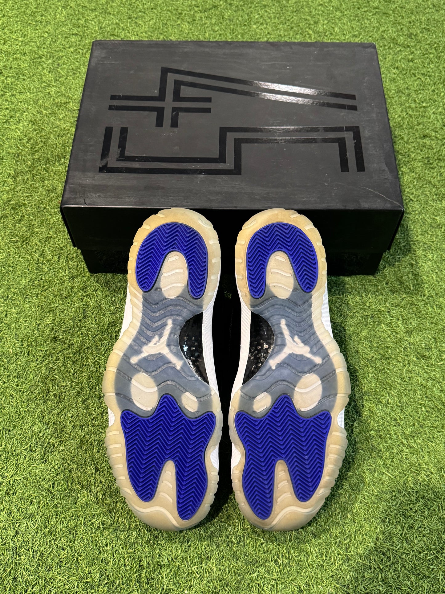 Jordan 11 Space Jam (11)