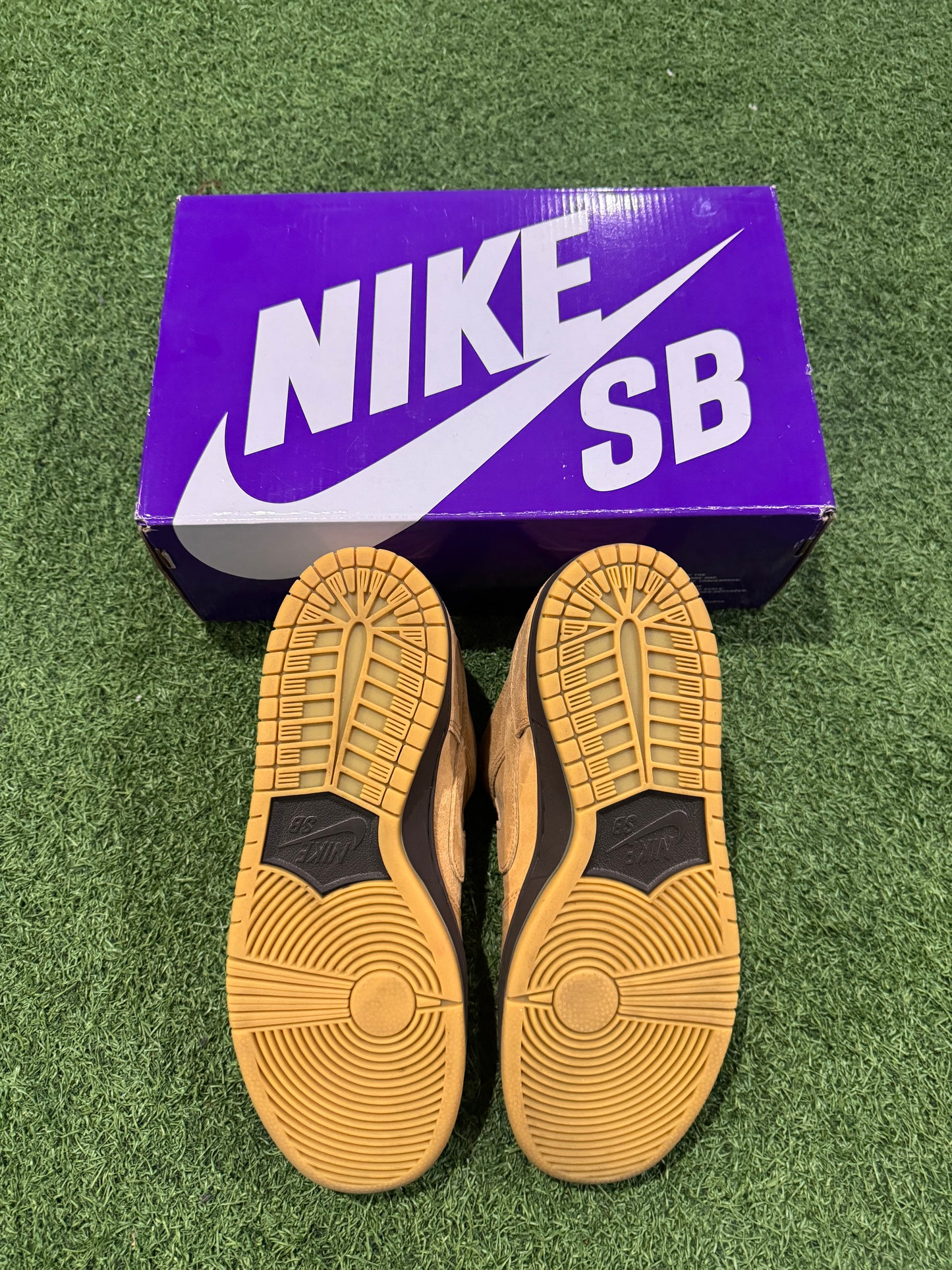 Dunk Low SB Wheat (8.5)