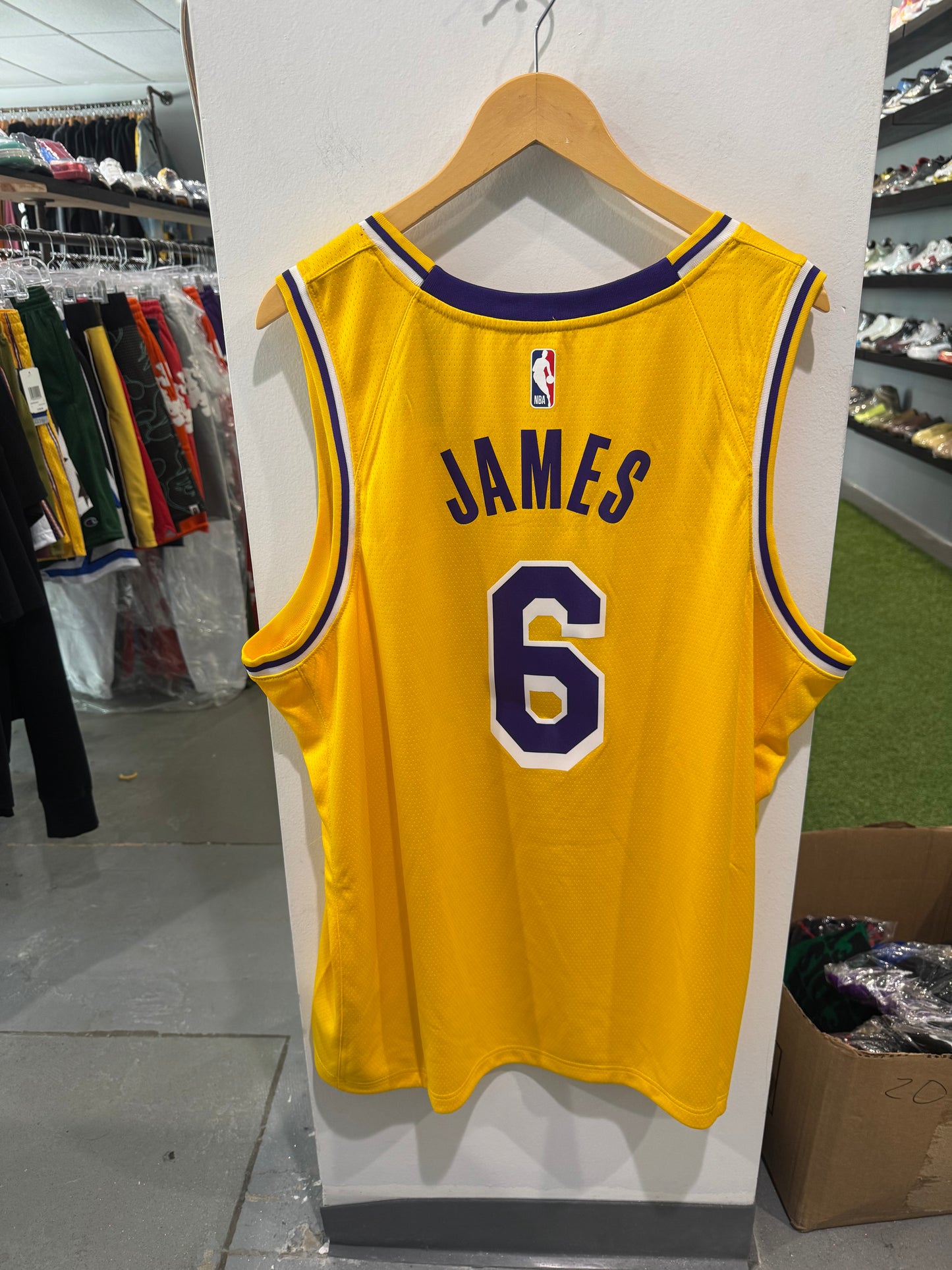 Los Angeles Lakers James #6 Jersey (XXL)