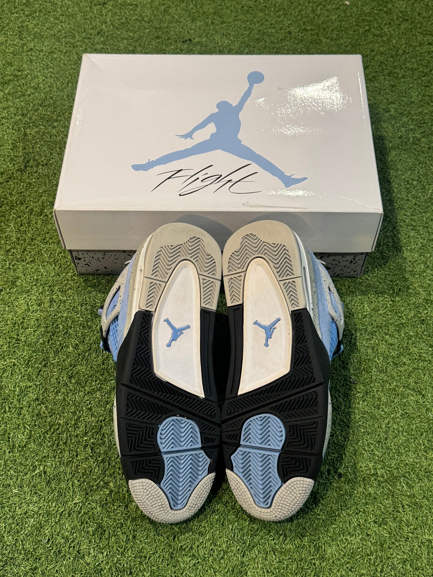 Jordan 4 University Blue (9.5)