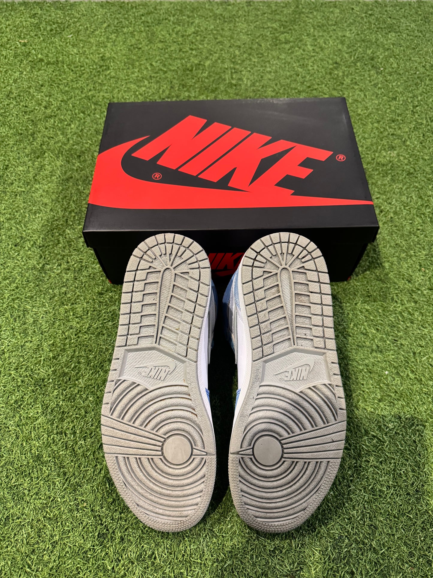 Jordan 1 Hyper Royal (8.5)