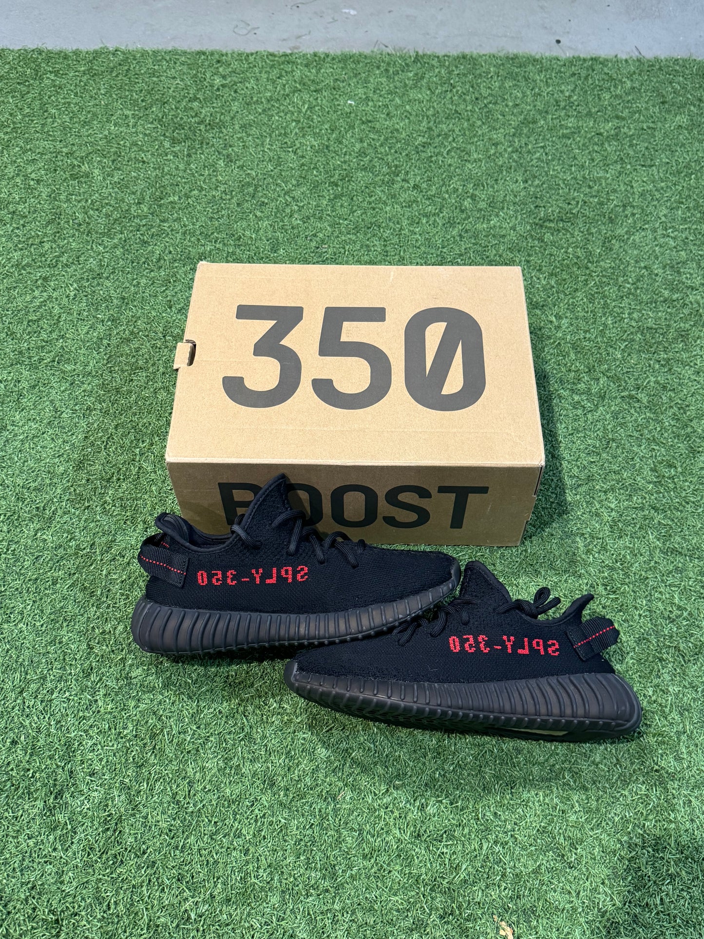 Yeezy 350 Bred (5)
