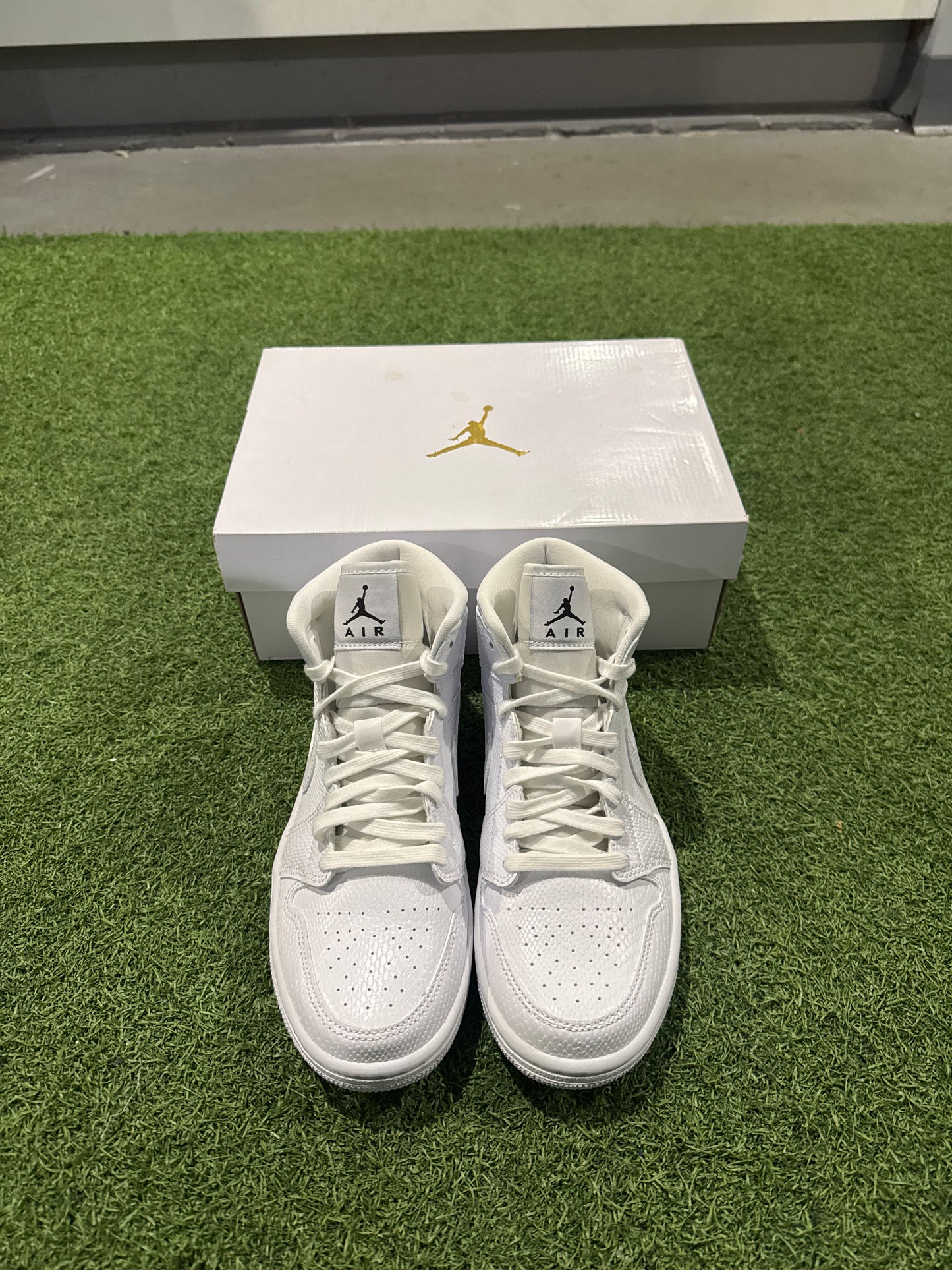 Jordan 1 Mid White Snakeskin (8W)