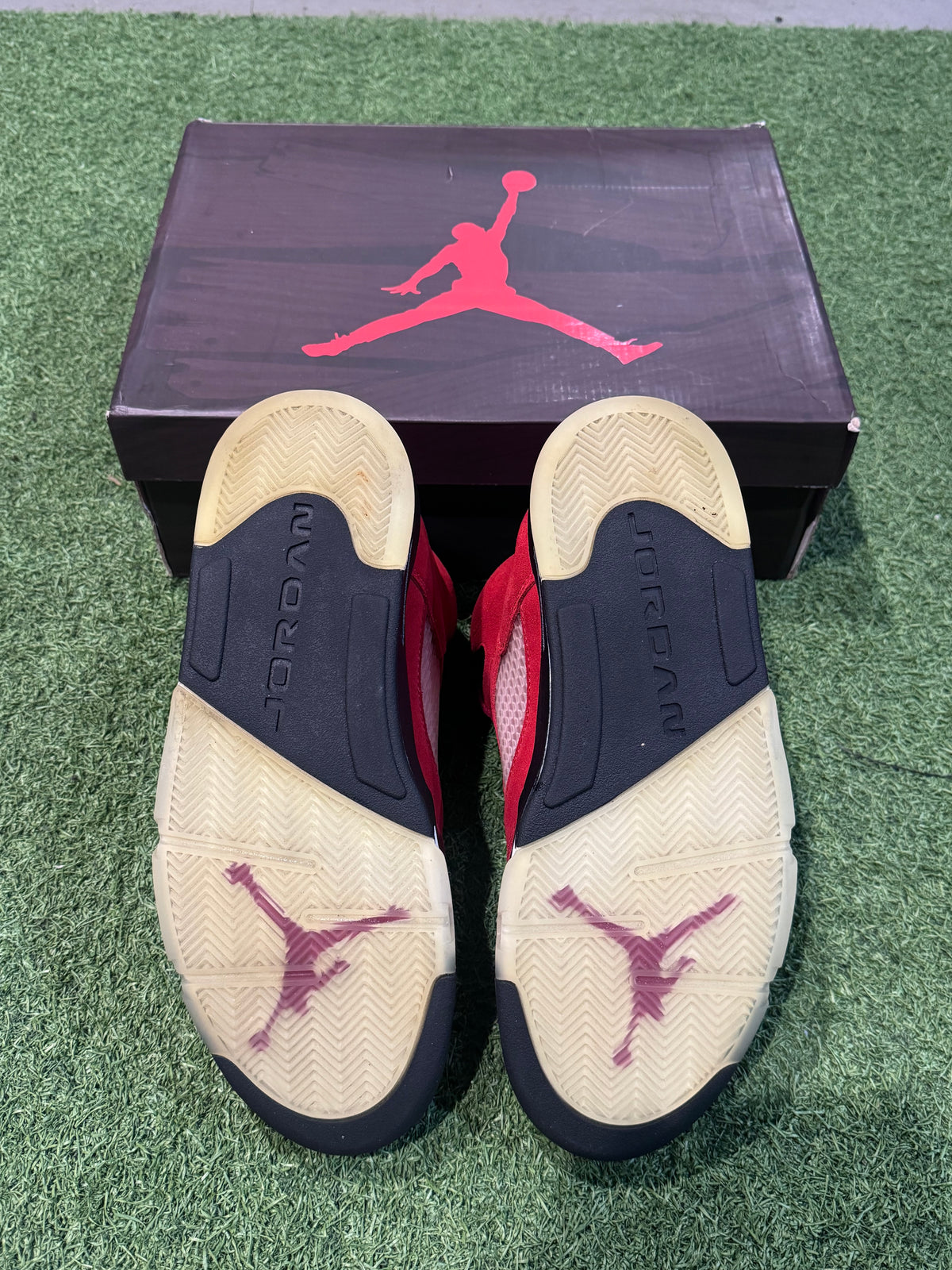 Jordan 5 Raging Bull (10)