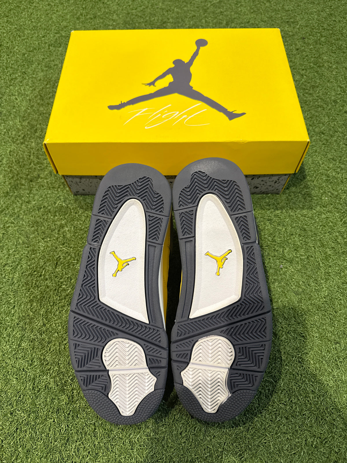 Jordan 4 Lightning (9)