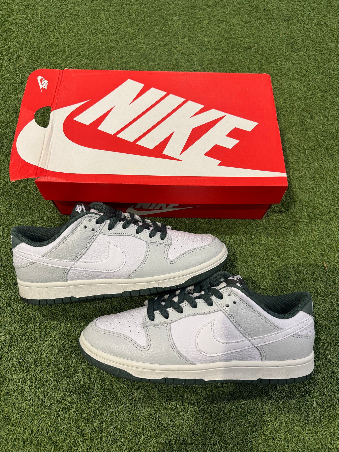 Dunk Low Photon Dust Vintage Green (9)