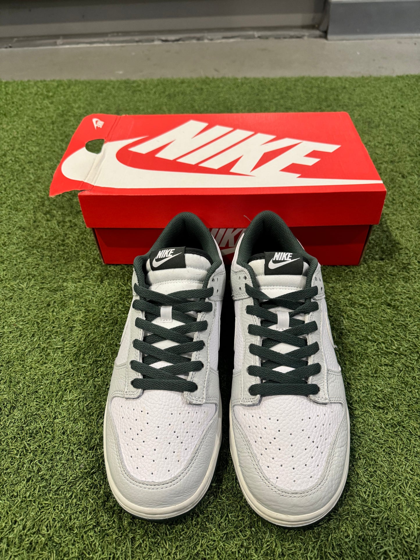Dunk Low Photon Dust Vintage Green (9)