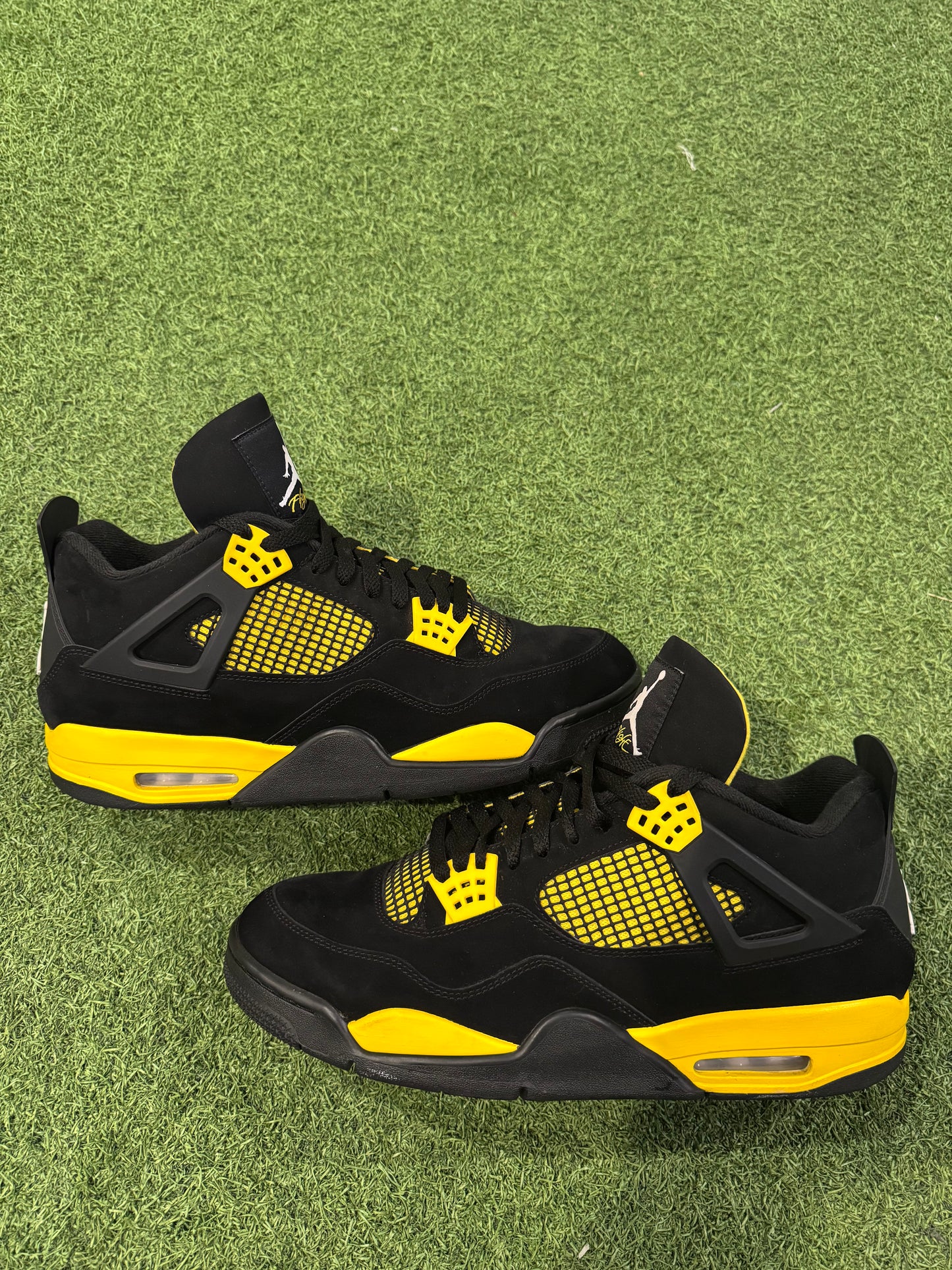 Jordan 4 Thunder (13)