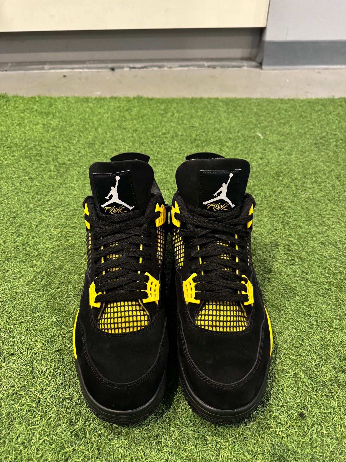 Jordan 4 Thunder (13)