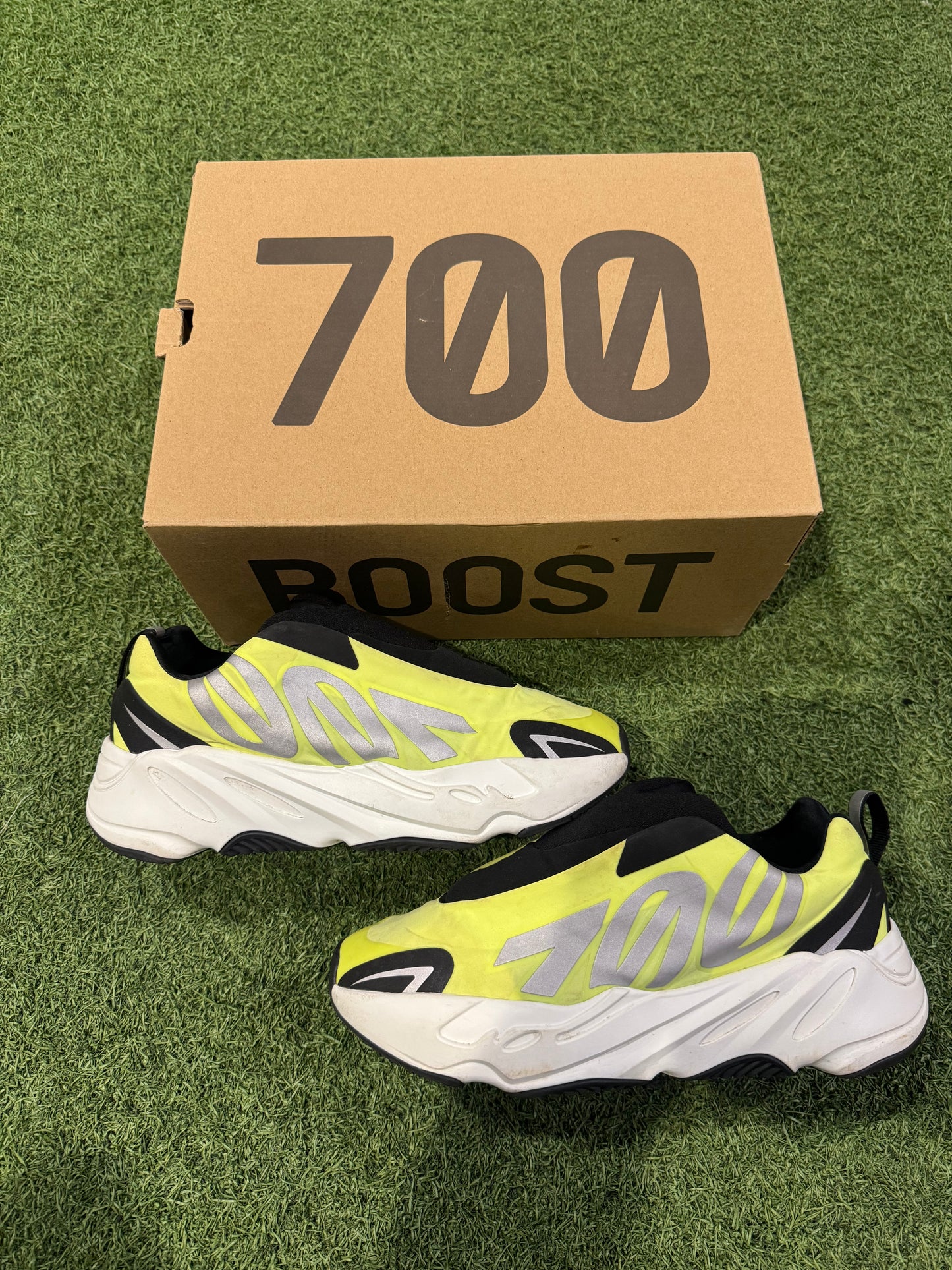 Yeezy 700 Phosphor (6)