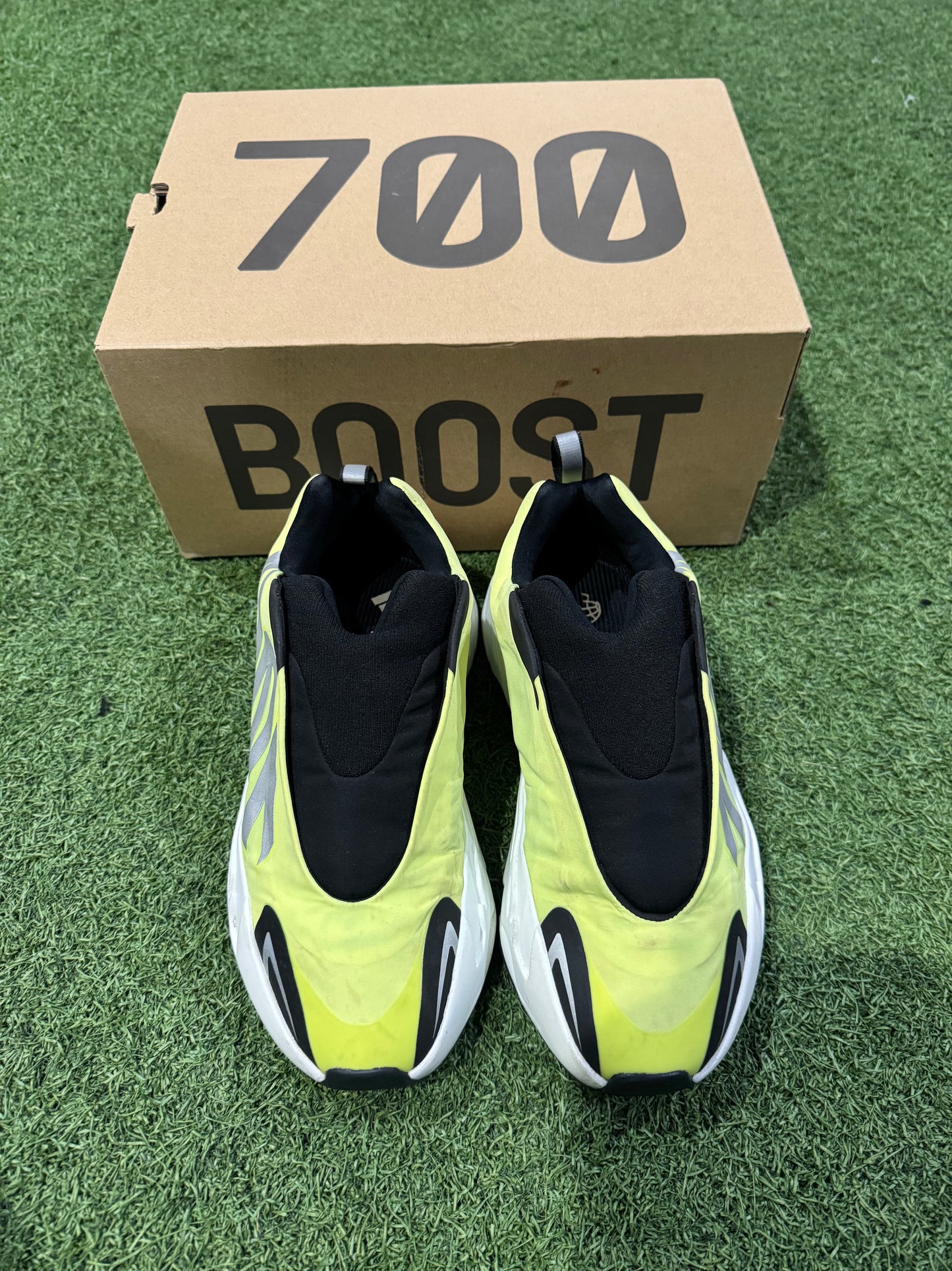 Yeezy 700 Phosphor (6)