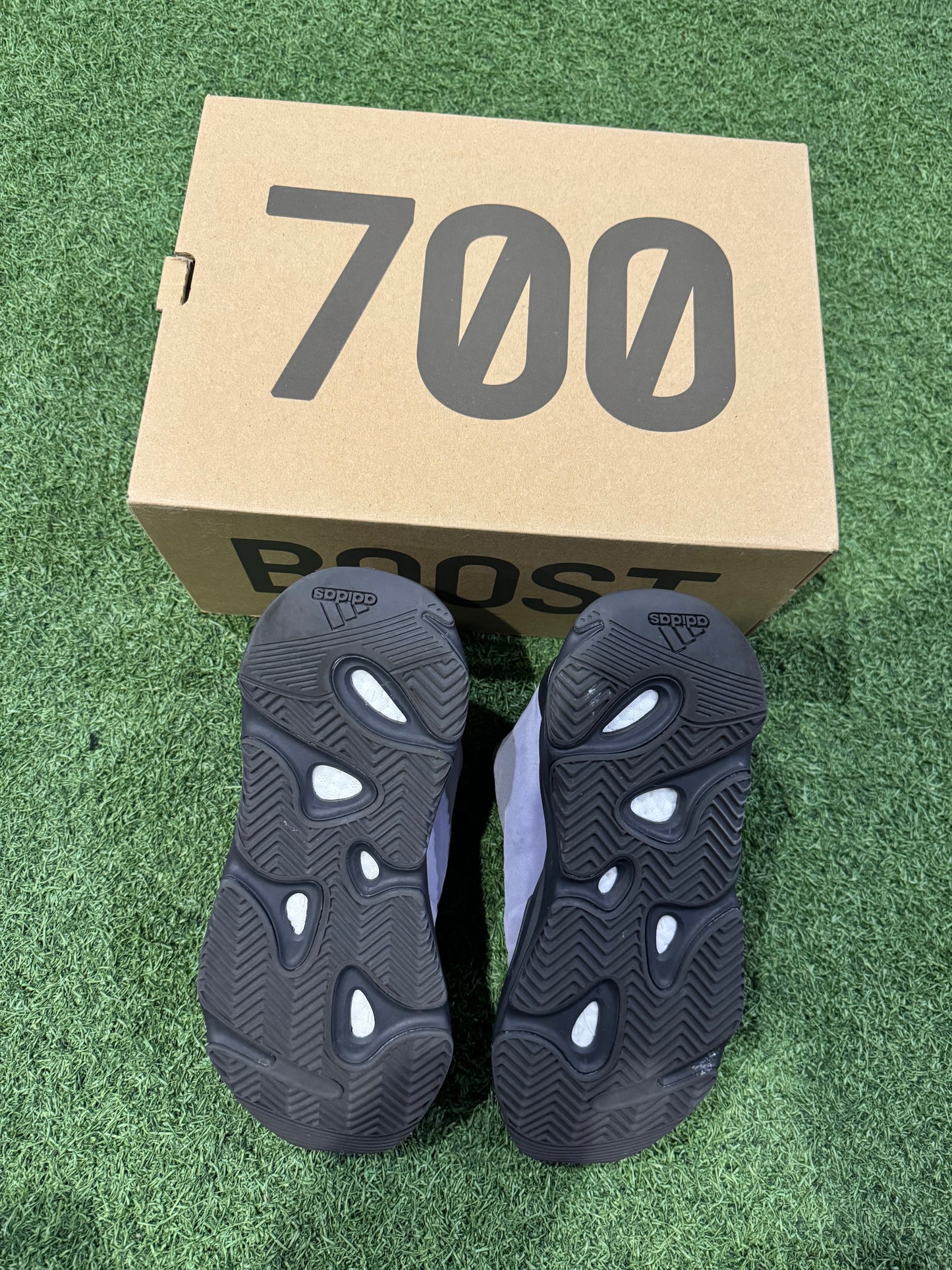 Yeezy 700 Geode (6)