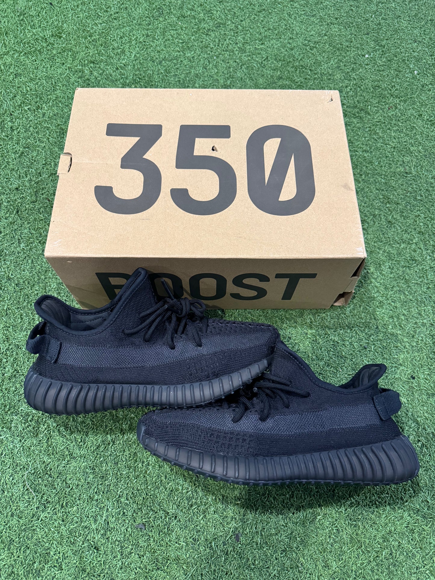 Yeezy 350 Onyx (7)