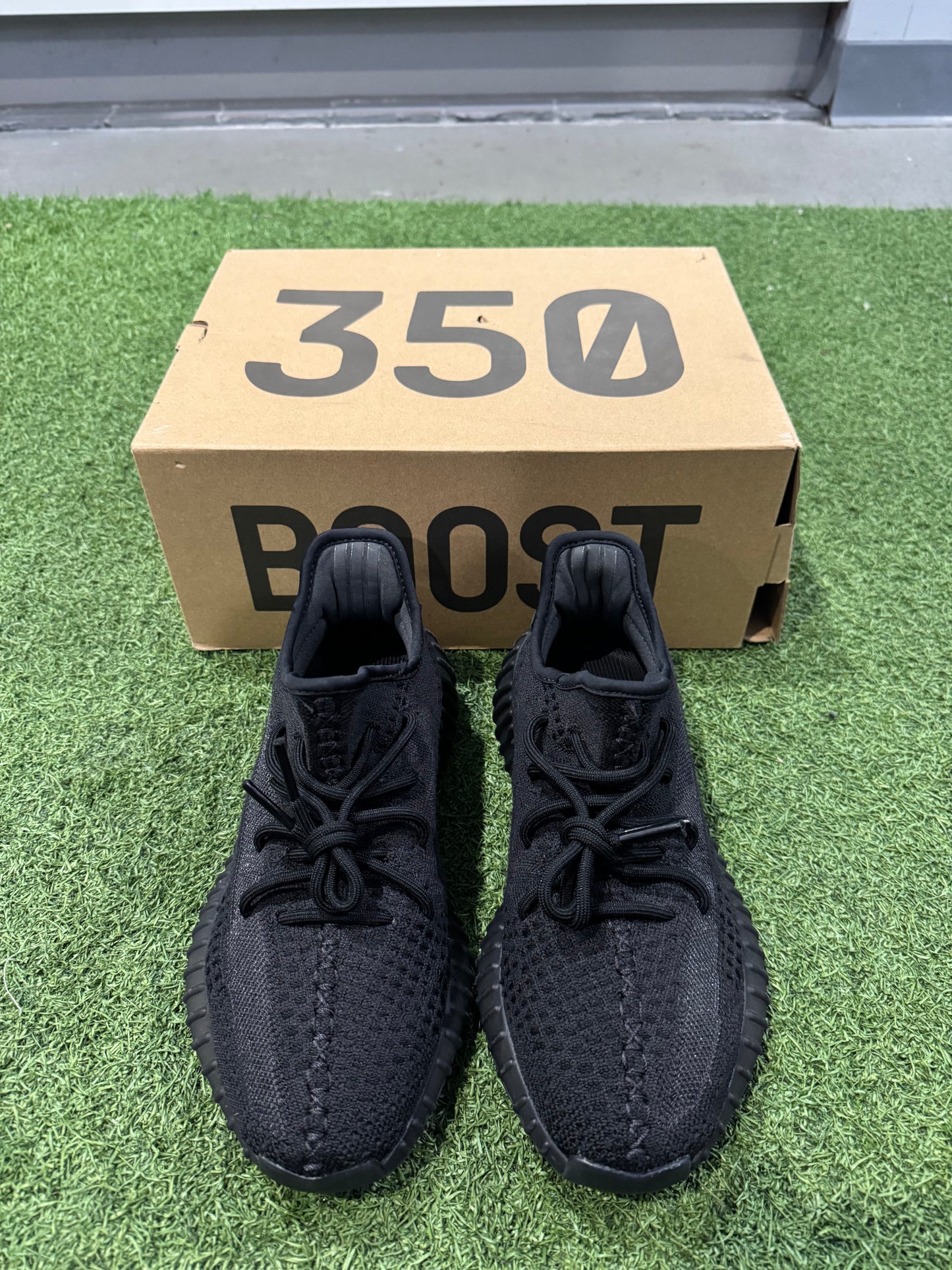 Yeezy 350 Onyx (7)