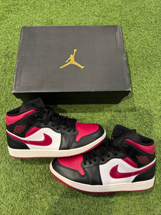 Jordan 1 Mid Bred Toe (12)
