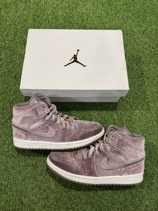 Jordan 1 Mid Velvet Purple (9.5W)