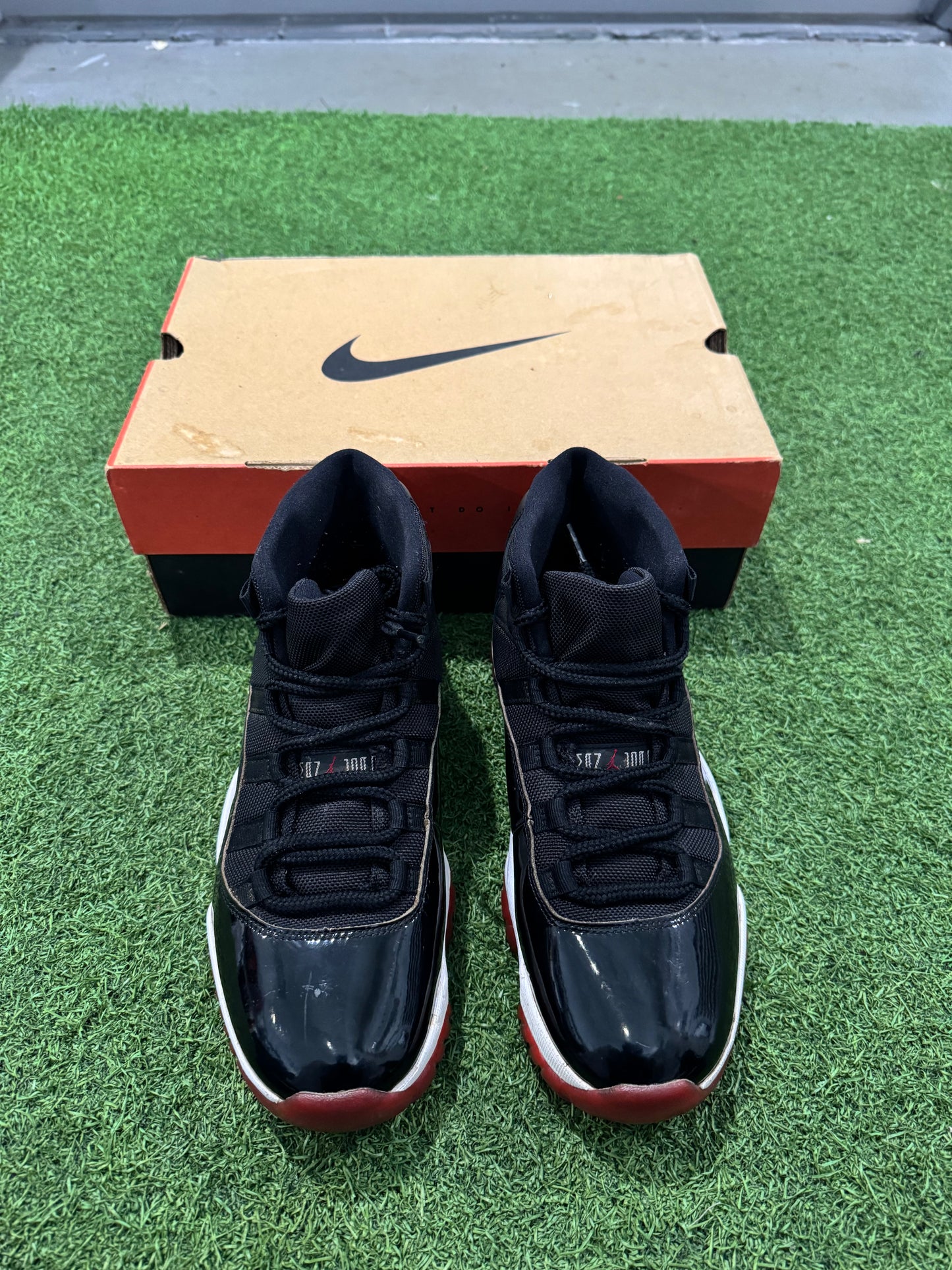 Jordan 11 Bred (8.5)