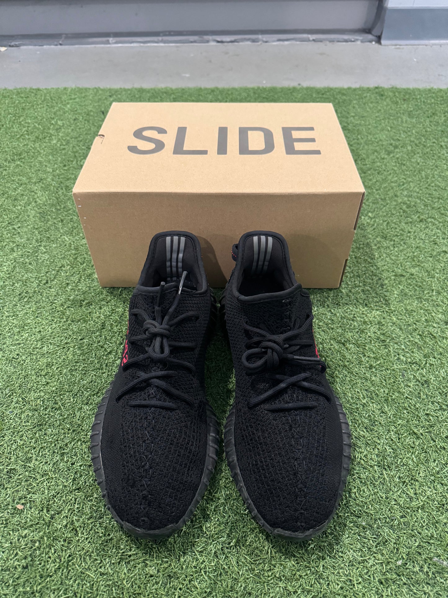 Yeezy 350 Bred (11)