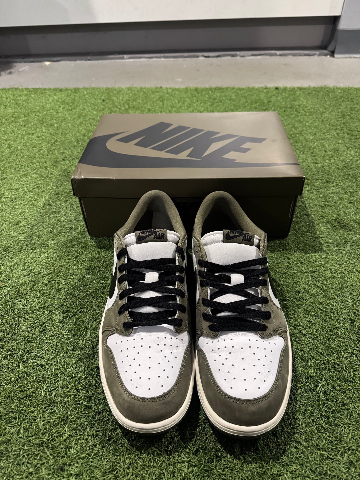 Jordan 1 Low Medium Olive (13)