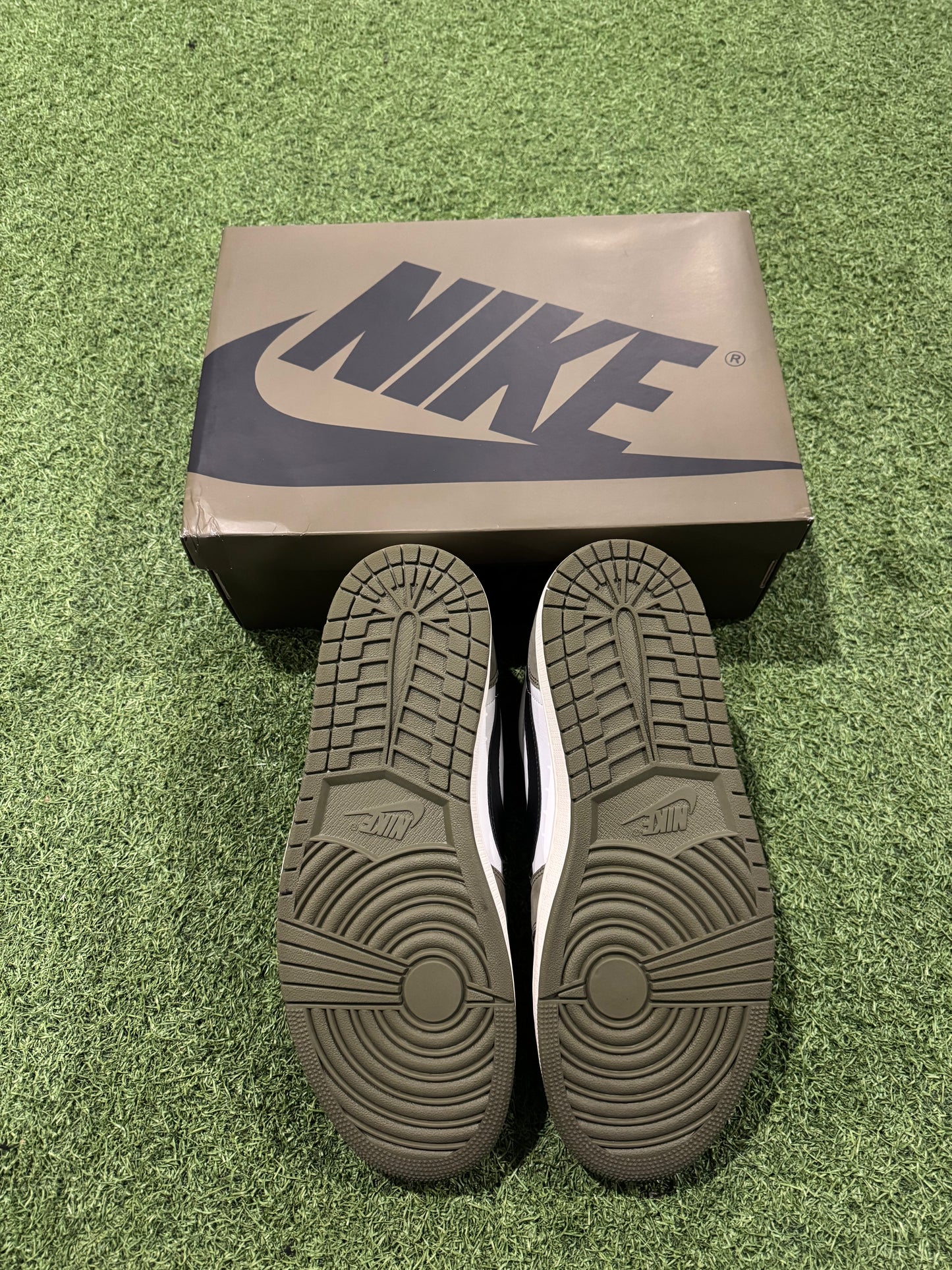 Jordan 1 Low Medium Olive (13)