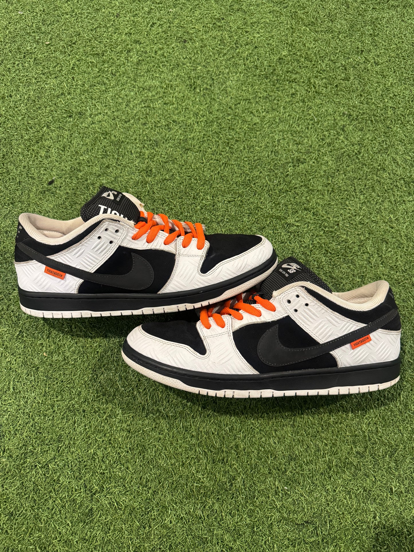 Dunk Low SB Tightbooth (13)