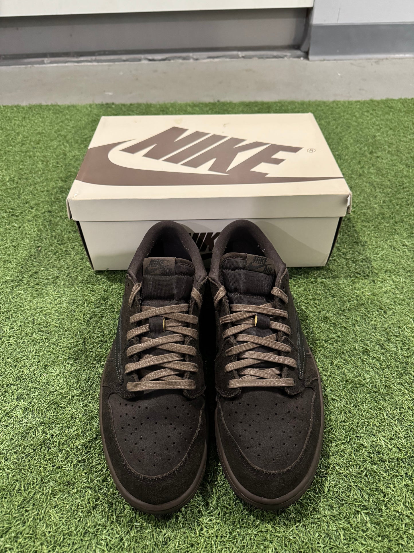Jordan 1 Low Travis Scott Velvet Brown (12)