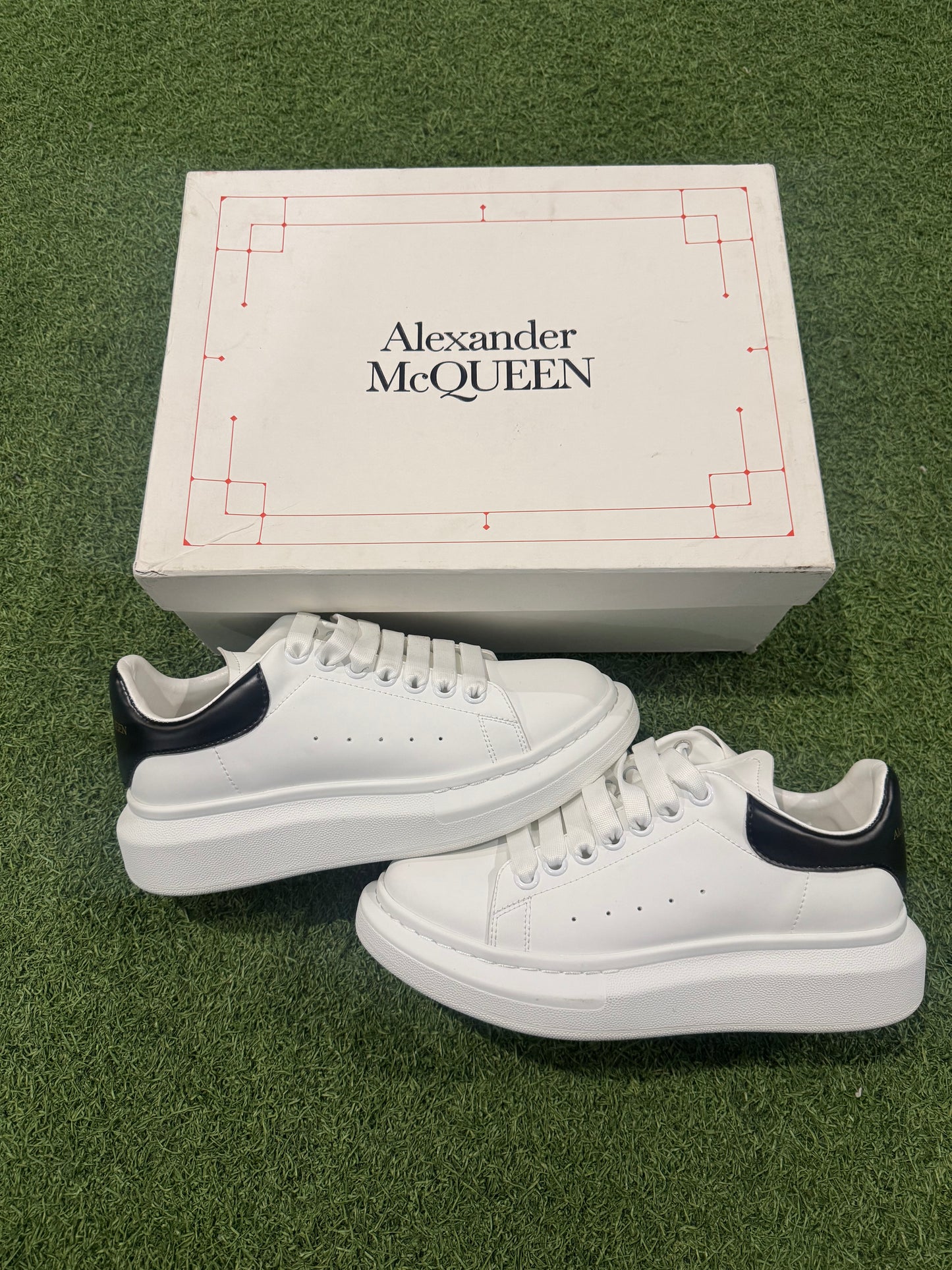 Alexander McQueen Oversized Sneaker White (37)