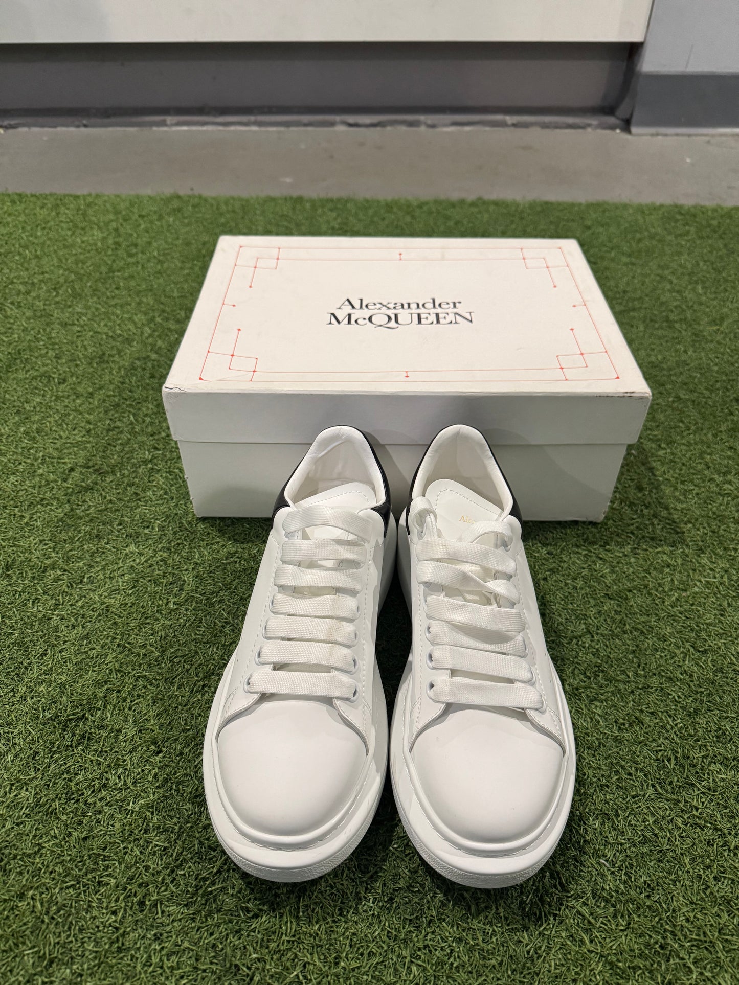 Alexander McQueen Oversized Sneaker White (37)