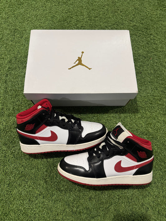 Jordan 1 Mid Gym Red White Black (6Y)