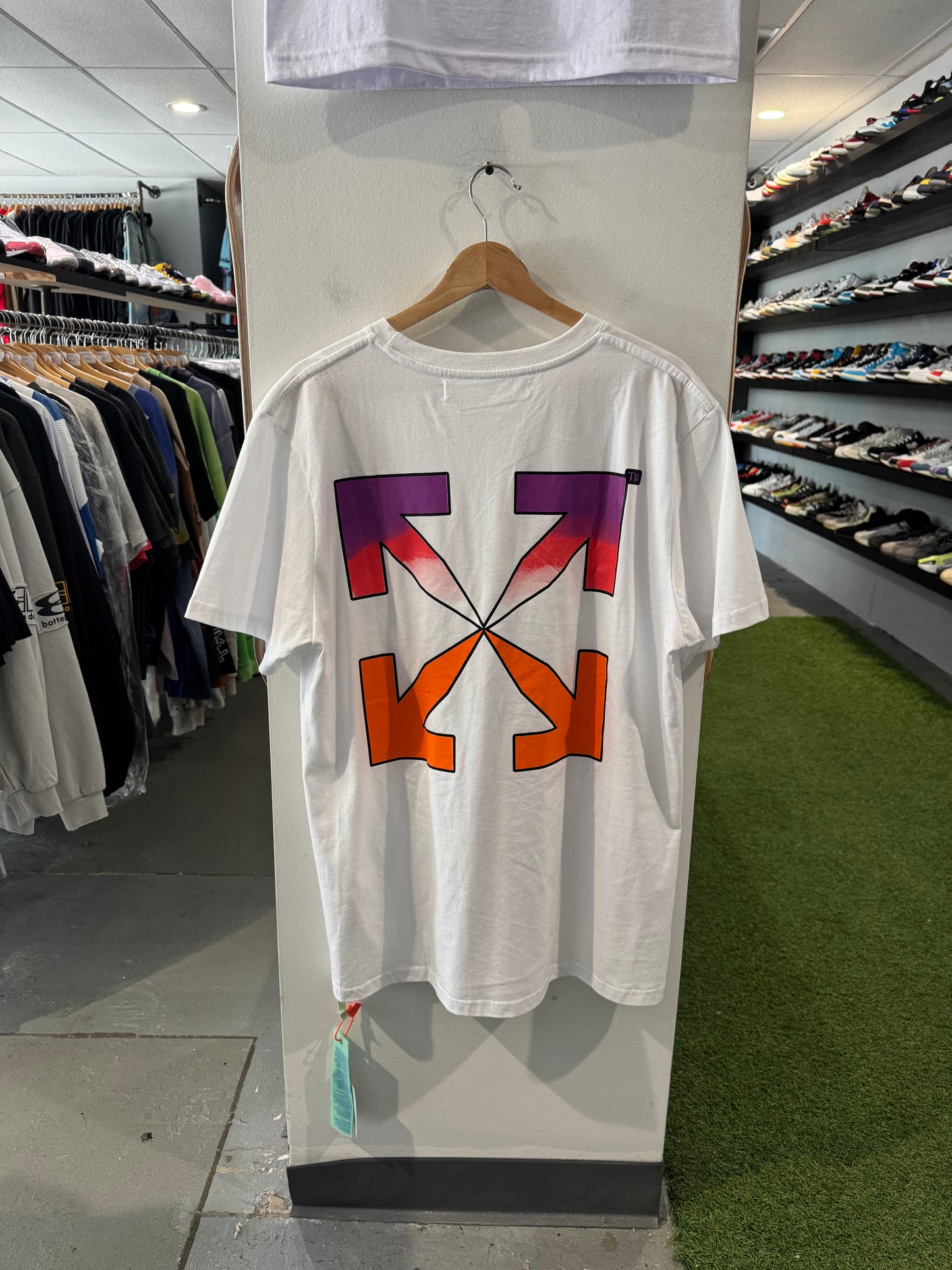 Off-White Gradient Arrow Tee (XL)