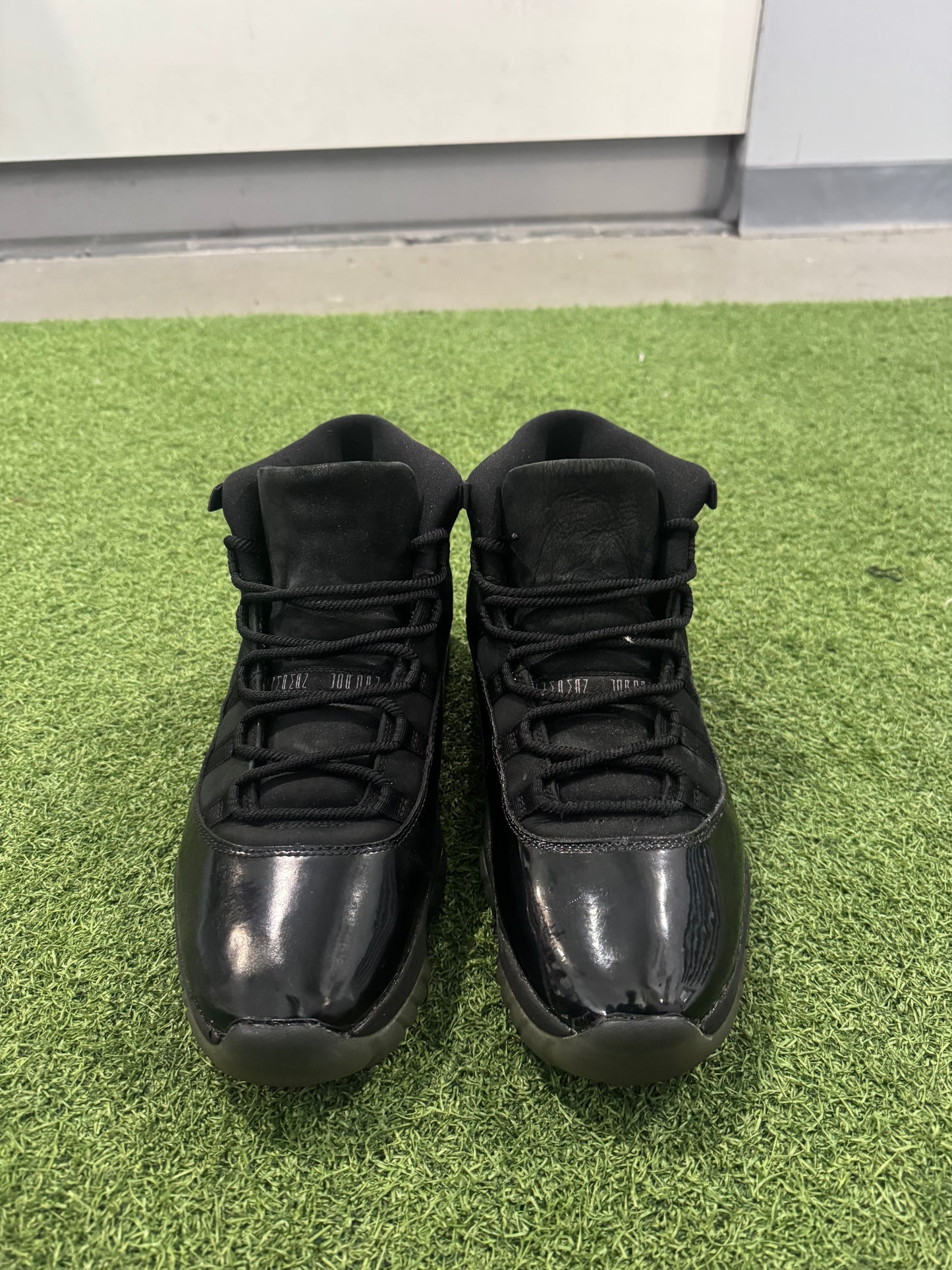 Jordan 11 Cap & Gown (13)