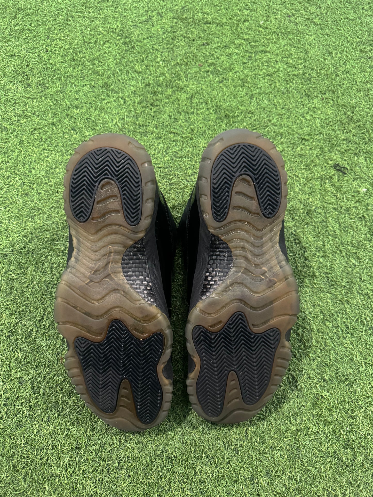 Jordan 11 Cap & Gown (13)