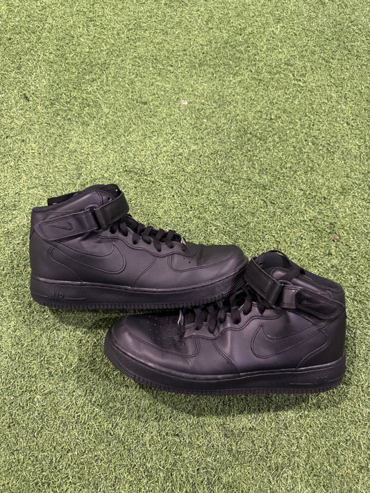 Air Force 1 Mid Black (10.5)