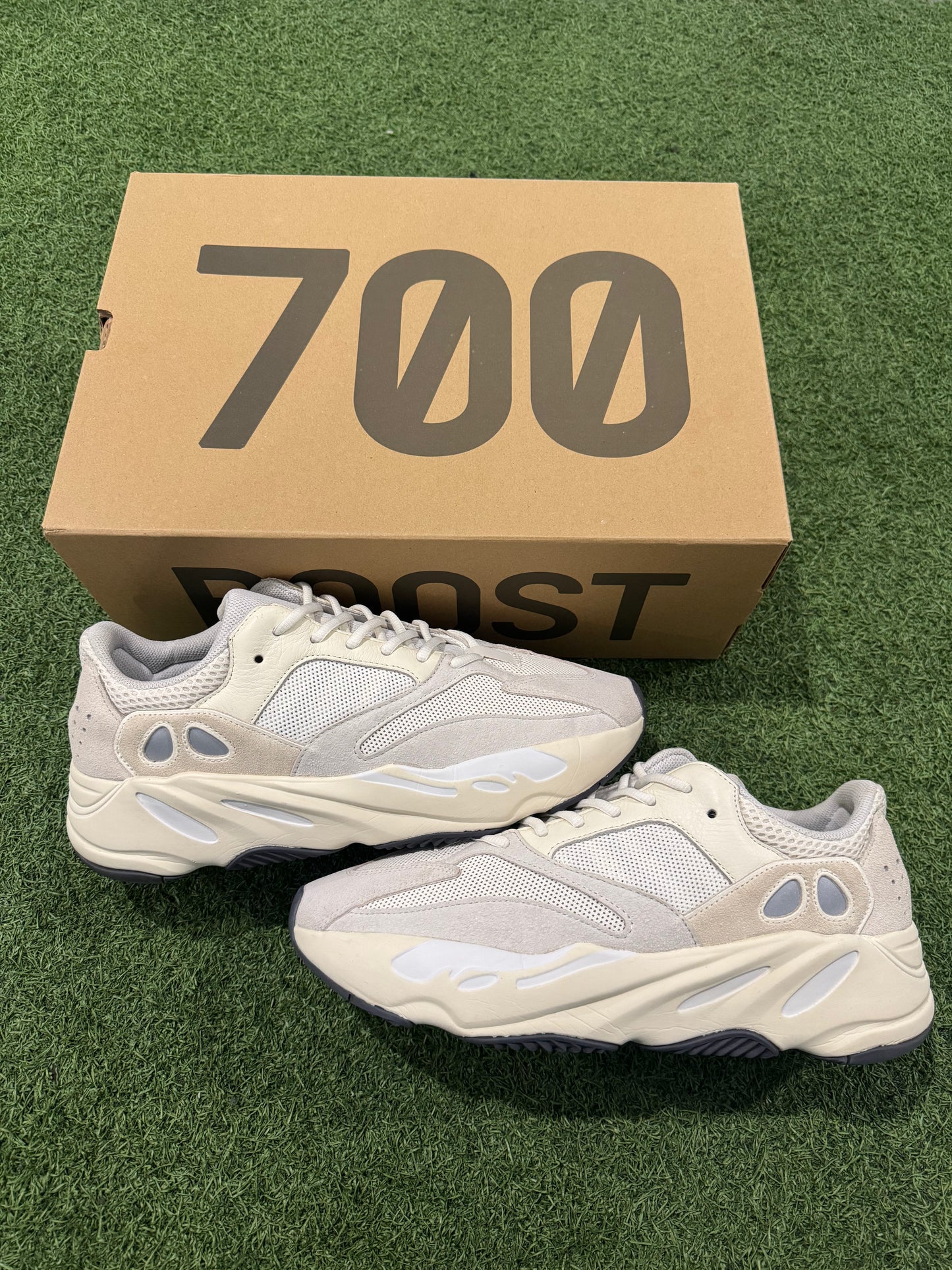 Yeezy 700 Analog (12.5)