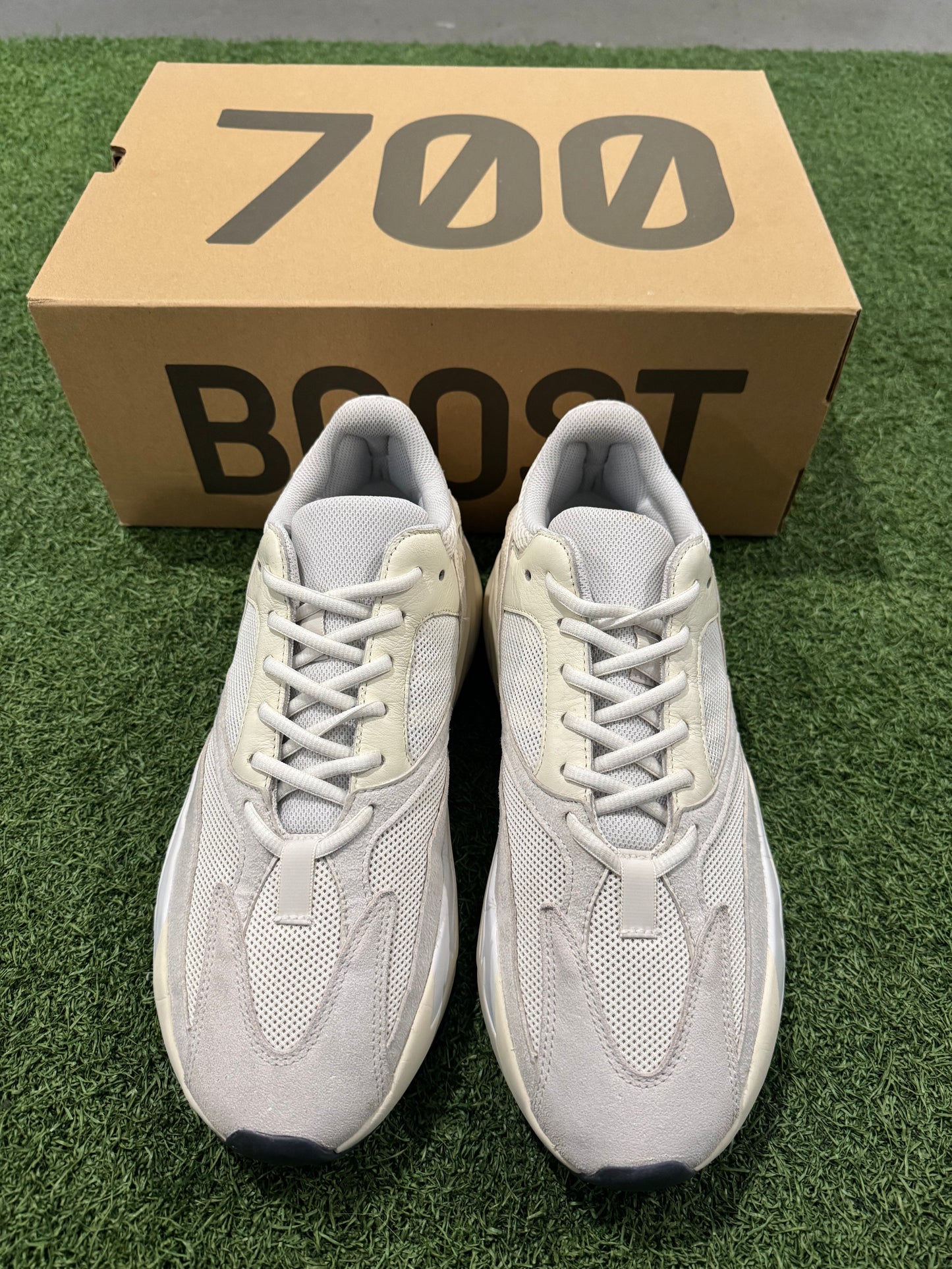 Yeezy 700 Analog (12.5)