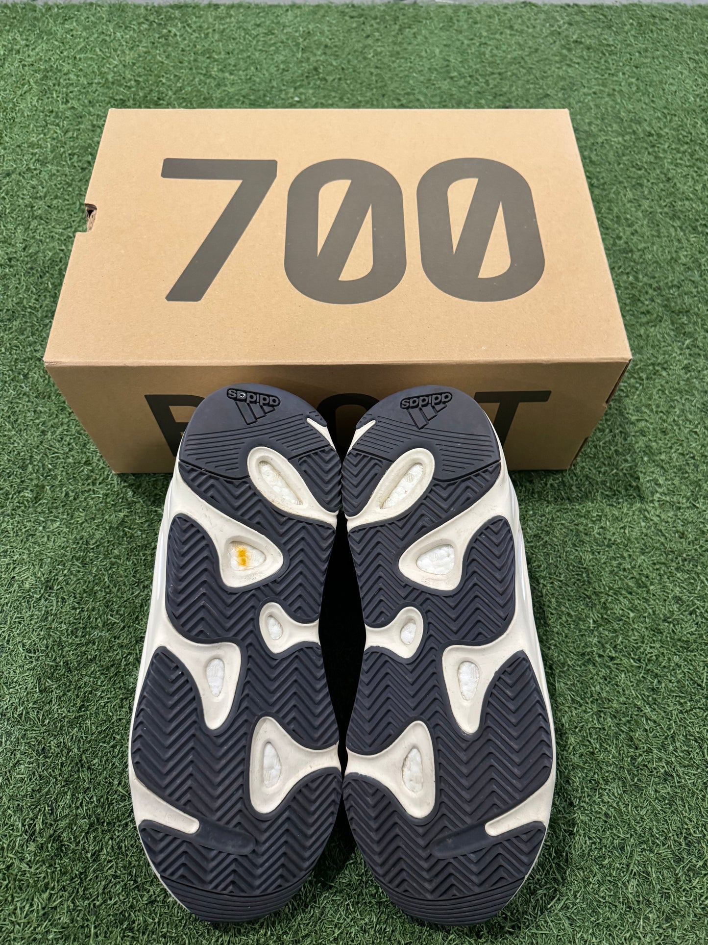 Yeezy 700 Analog (12.5)