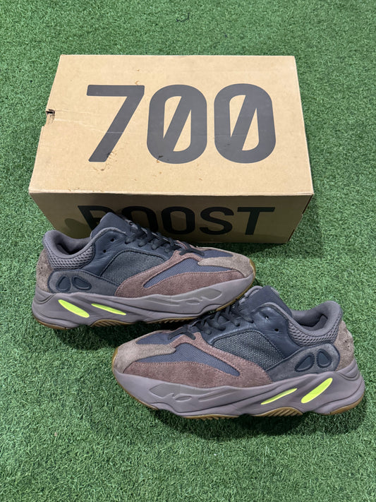 Yeezy 700 Mauve (12.5)